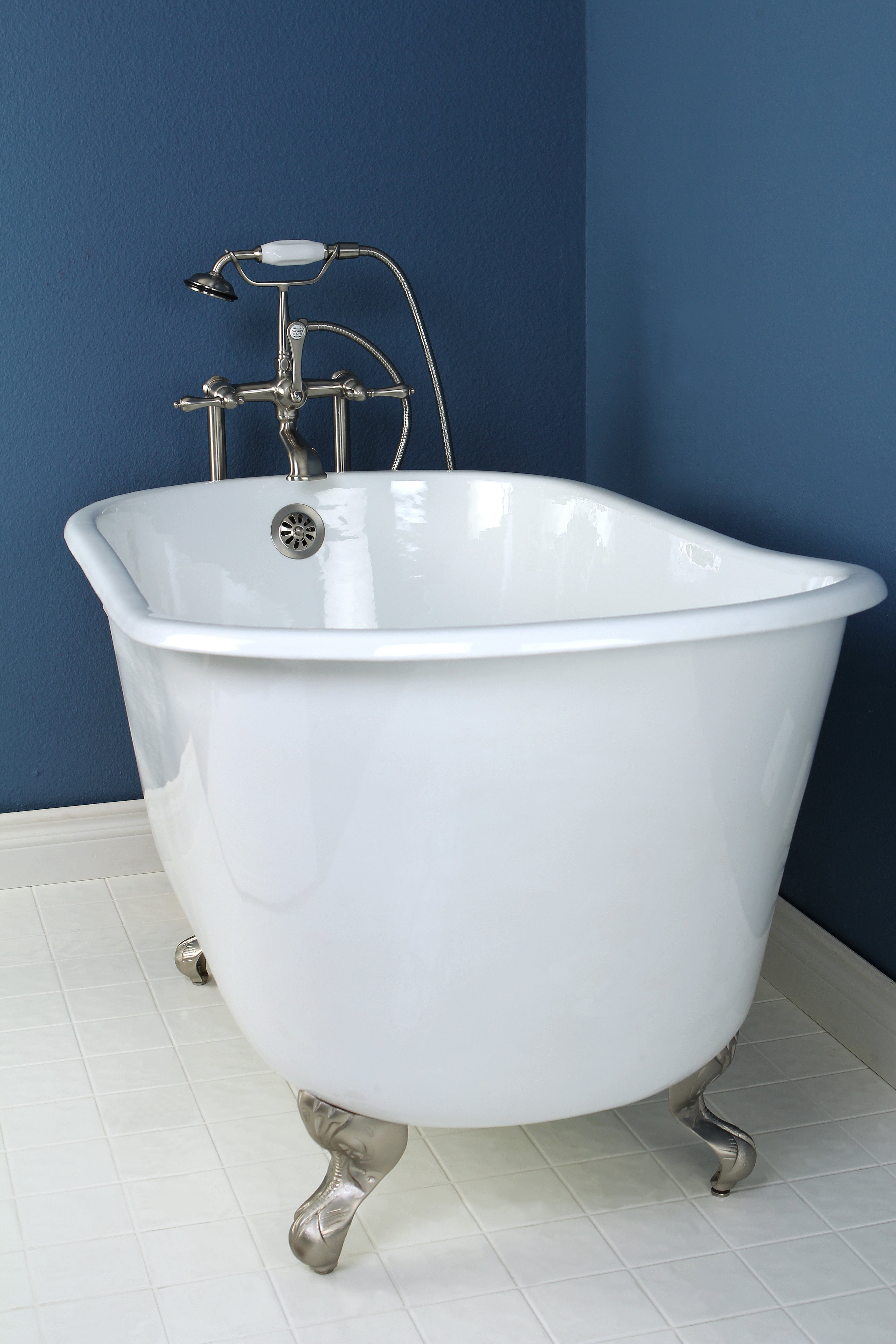 Aqua Eden VCTND4828NT8 48" Cast Iron Oval Single Slipper Clawfoot Tub (No Faucet Drillings), White/Brushed Nickel