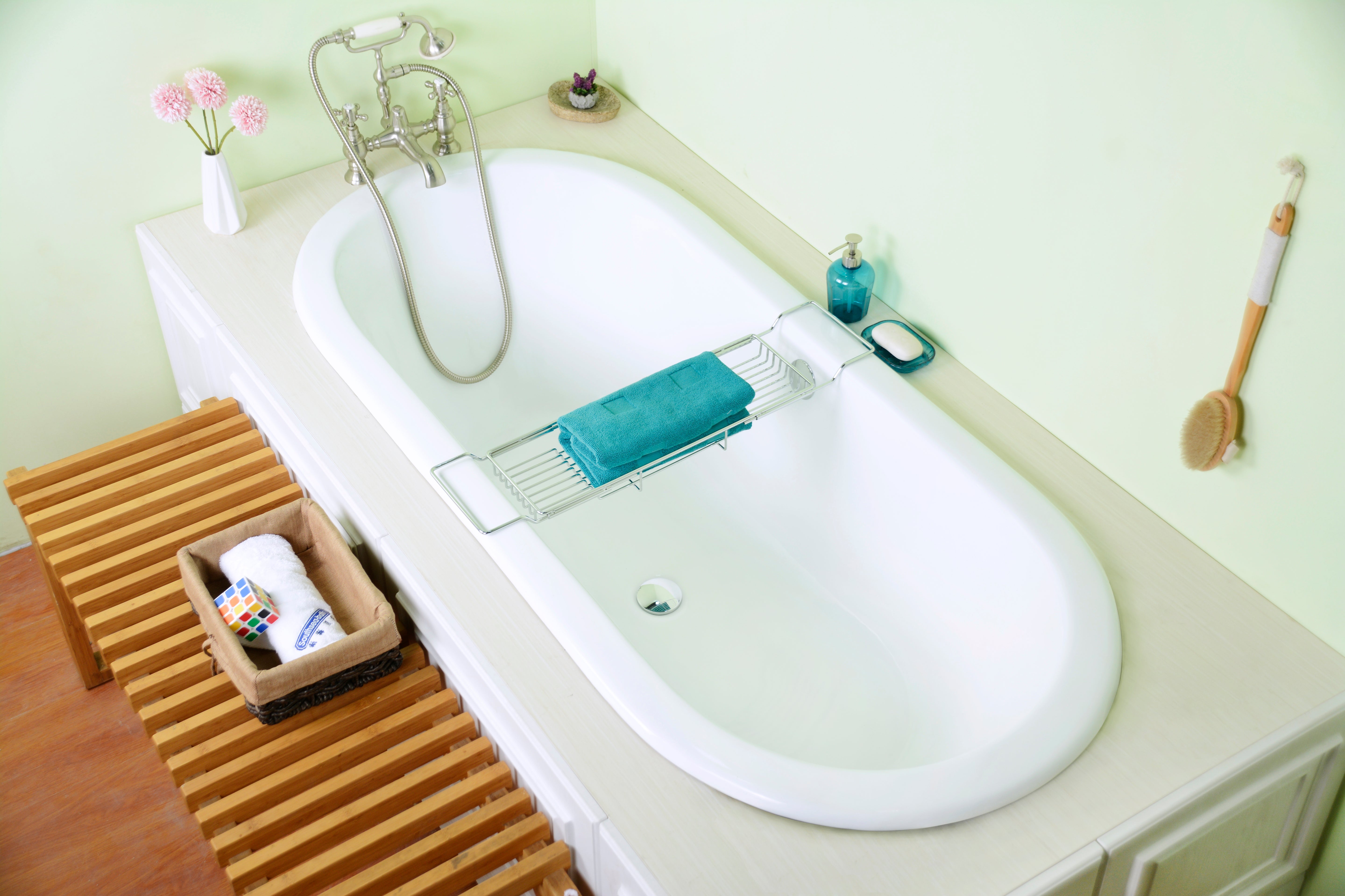 Aqua Eden VCTPN632717 63" Cast Iron Oval Drop-In Tub with Center Drain, White