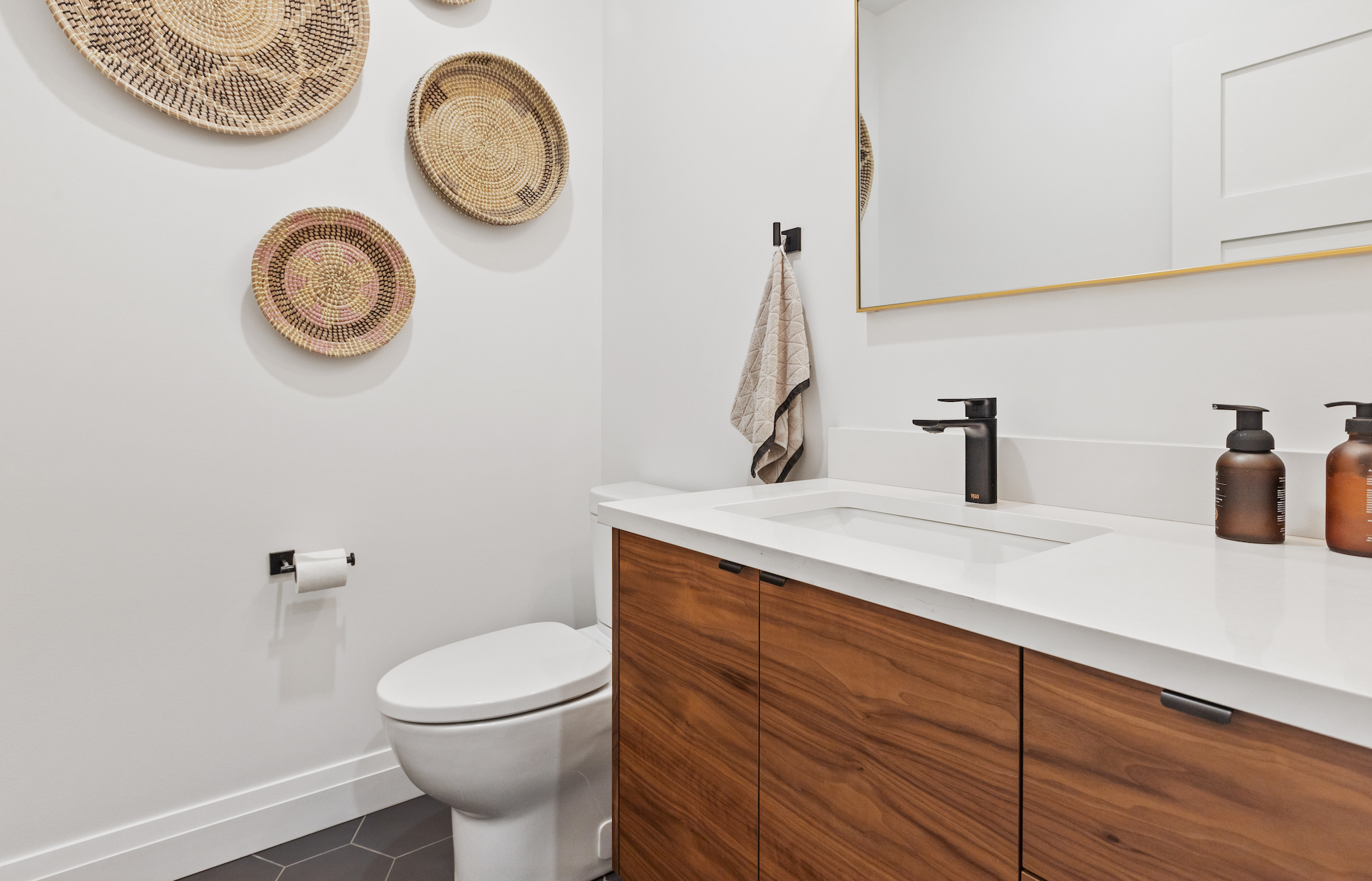 Redefining Luxury: The Rise of Premium Vanities in Contemporary Décor