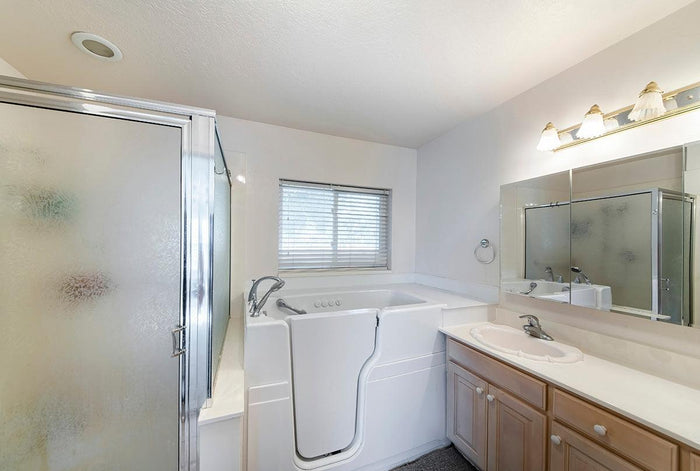 What Are The Key Features To Look For In A Walk-In Bathtub? - Bathroom Design Center