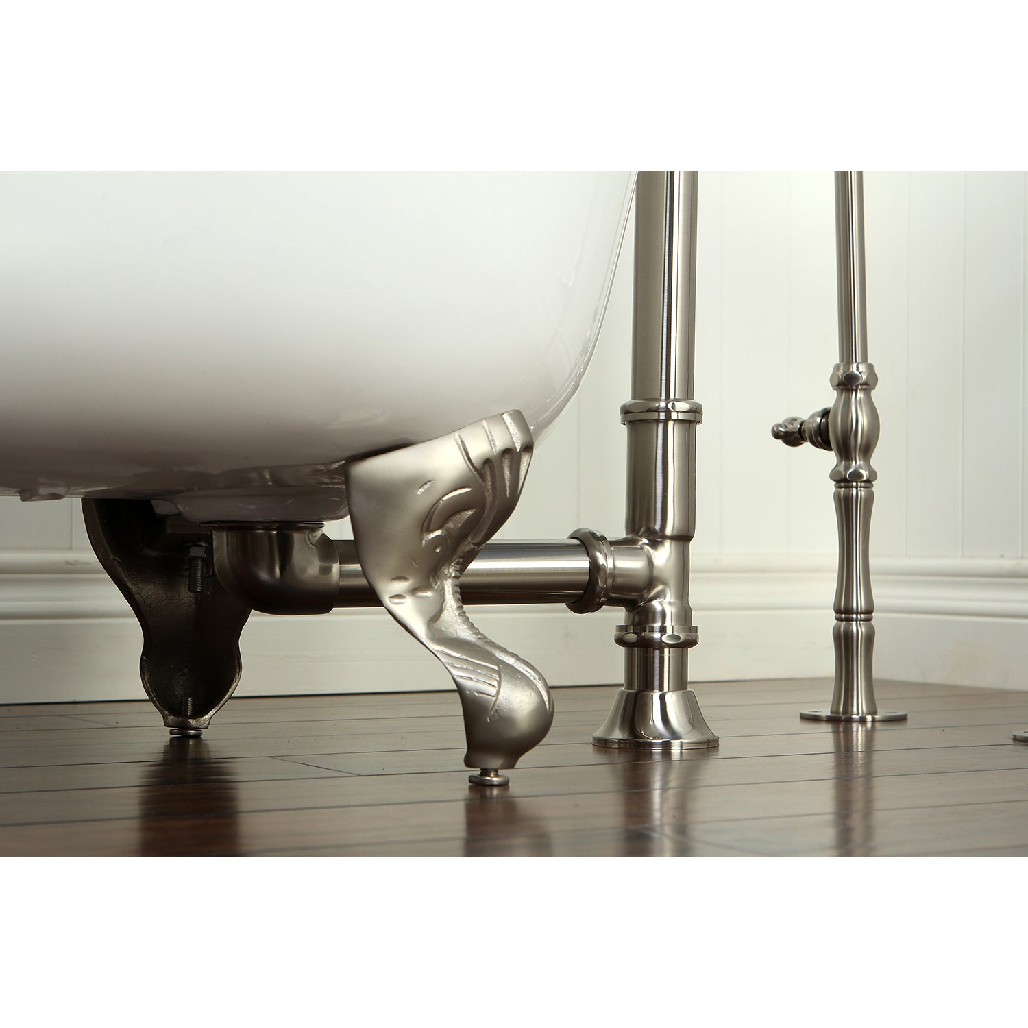 Aqua Eden VCTND6030NT8 60" Cast Iron Oval Single Slipper Clawfoot Tub (No Faucet Drillings), White/Brushed Nickel